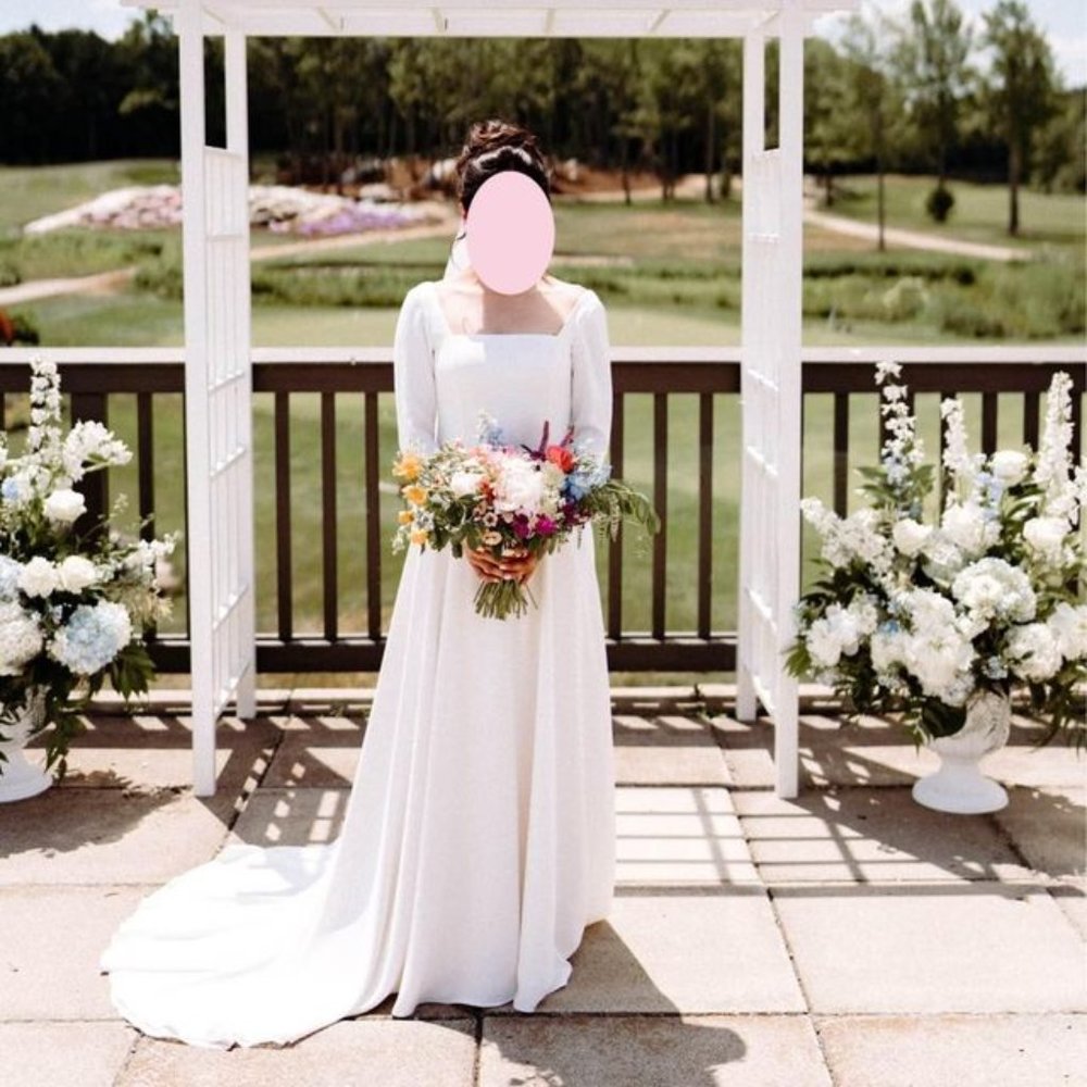 Bridal gown - Picture 2 of 15